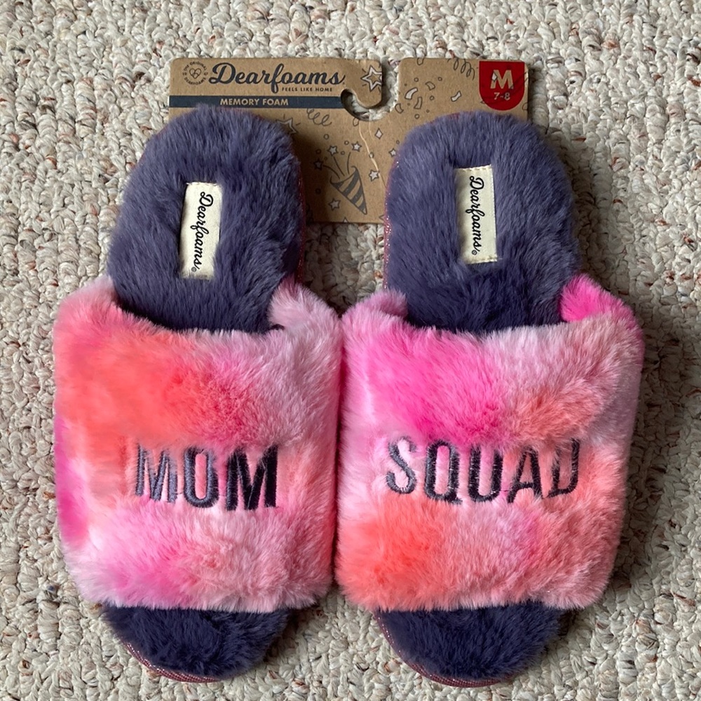 Dearfoams Fuzzy Slippers - Mom Squad